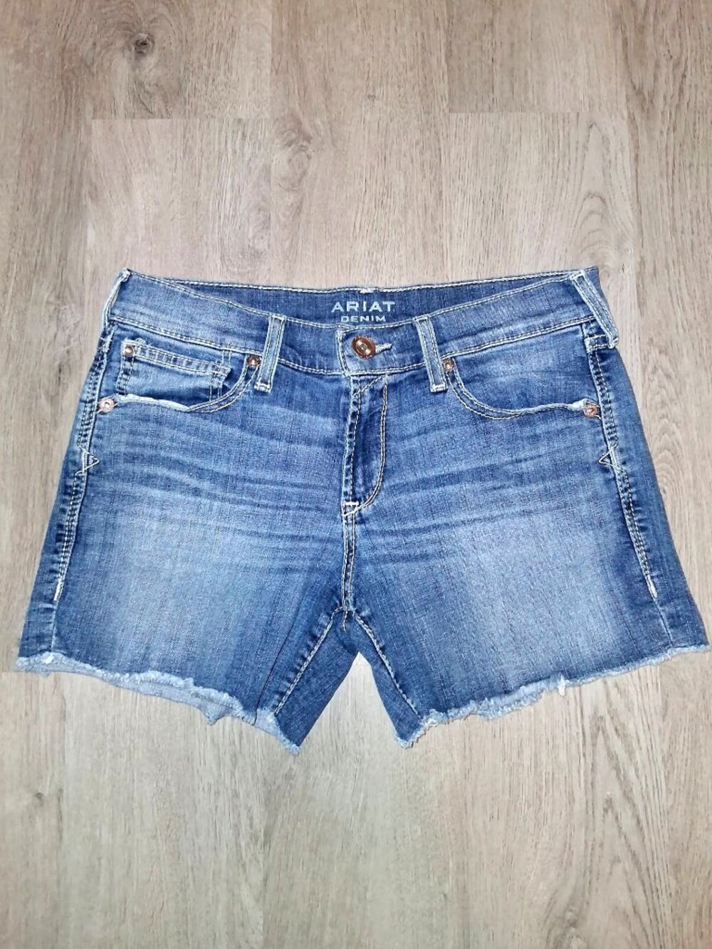 Ariat Denim Boyfriend Short Jean Shorts Size 28 Distressed Denim Western Cowgirl
